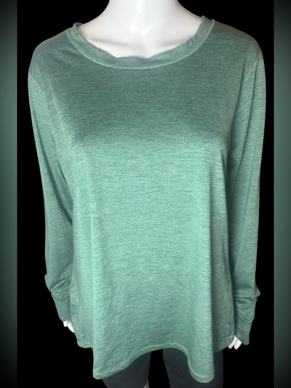 Eddie Bauer Women’s Resolution Green Long Sleeve Thumbhole Top Size Large